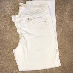 White gap jeans with pattern